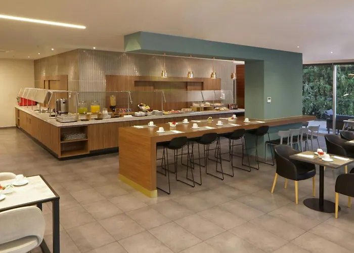 Apartahotel Express By Marriott Ciudad De Santa Fe 4*