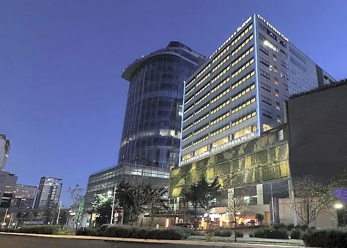 Apartahotel Express By Marriott Ciudad De Santa Fe 4*